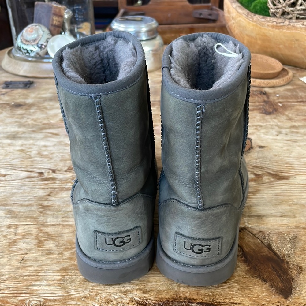 UGG BOOTS | GRAY SUEDE | SHEARLING LINING | SIZE 4